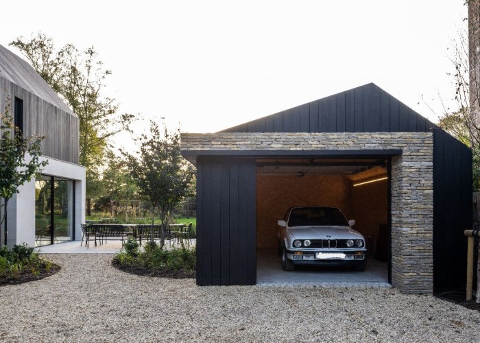33. Garage