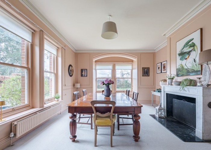 13. Diningroom, Fireplace