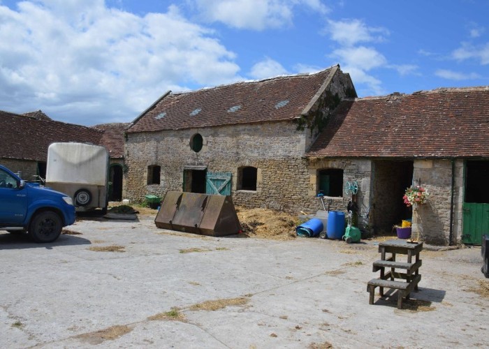 Ramshackle Farm House With Stables For Filming