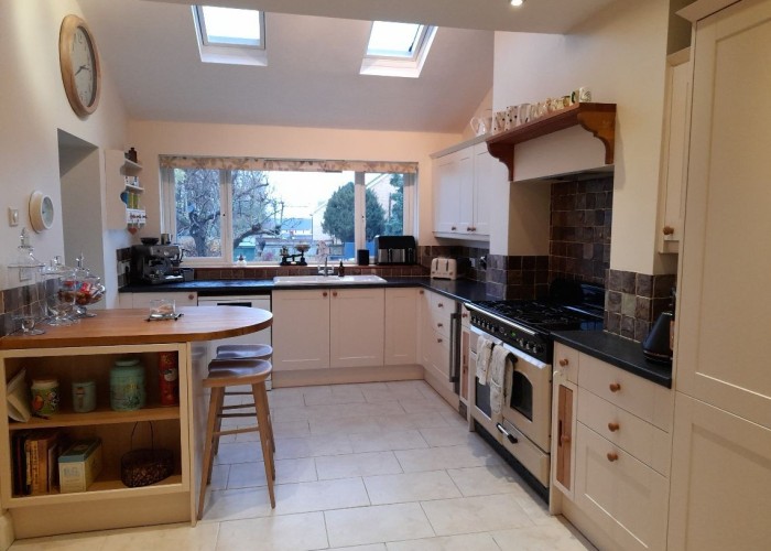 4. Kitchen (Cream or White units)