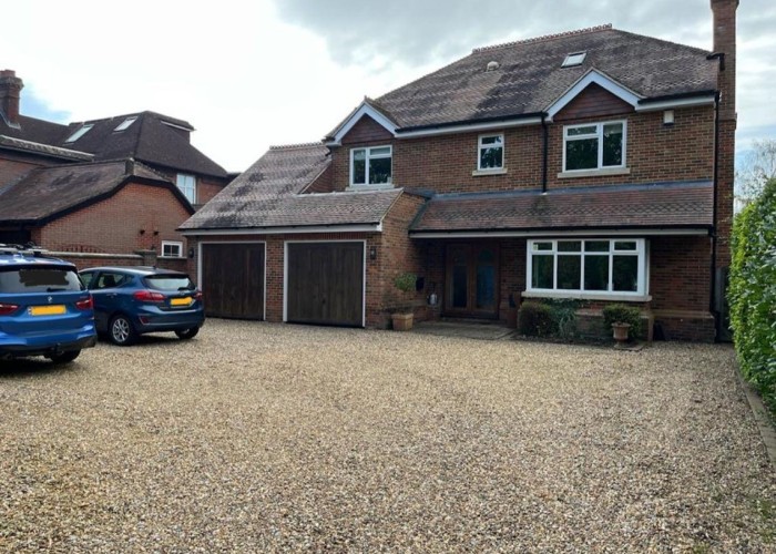 6 Bedroom Detached Home With Pool For Filming