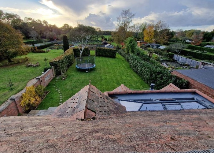 46. Garden (Rear, Large)