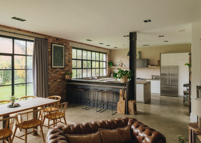 1. Kitchen (With Island), Kitchen (Cream or White units), Kitchen (Modern), Open-plan, Kitchen (Gas Hob)