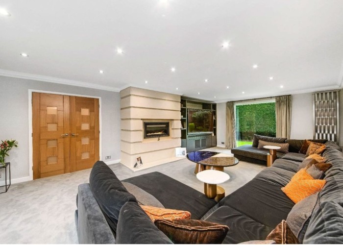 3. Livingroom, Fireplace