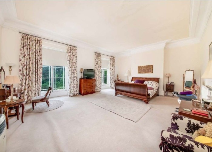 9. Bedroom (Master/En-Suite)