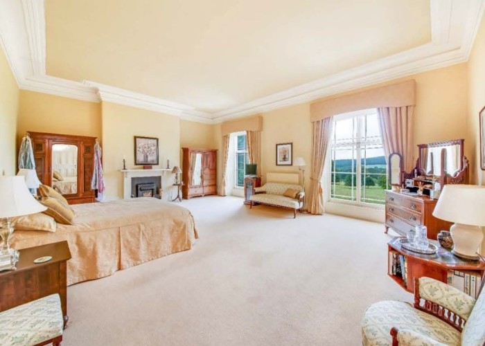 11. Bedroom (Master/En-Suite)
