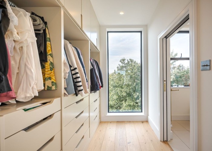 22. Dressing Room/Walk-in Wardrobe