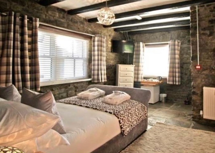 6. Bedroom (Master/En-Suite)