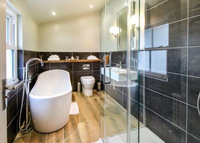 19. Bathroom (Shower and bath)