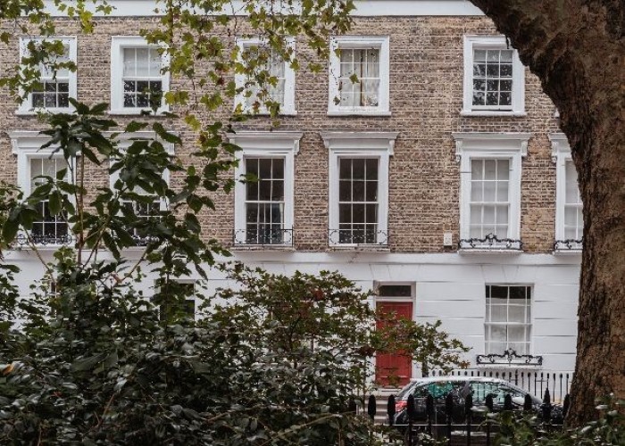 London Townhouse With Dated Retro Interior For Filming