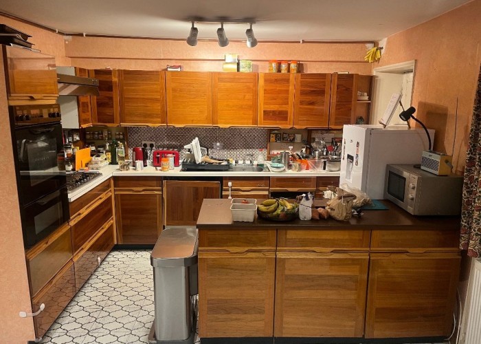 10. Kitchen (Wooden Units), Kitchen (Retro)