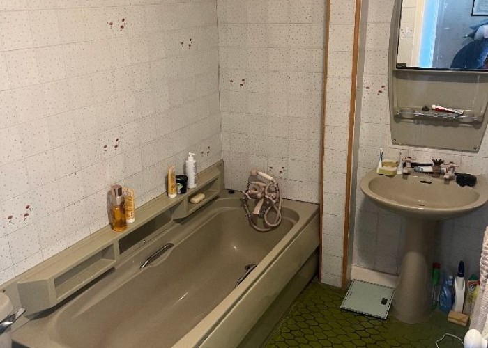 22. Bathroom (Retro)