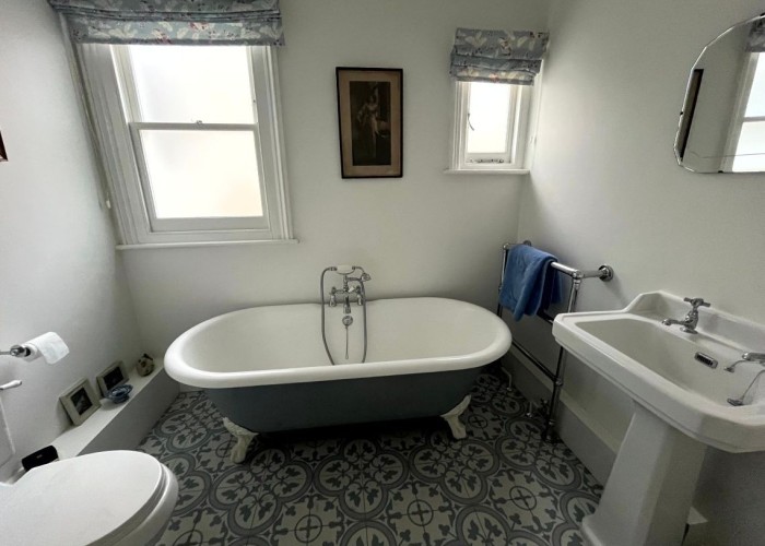 13. Bathroom (Double Bath)