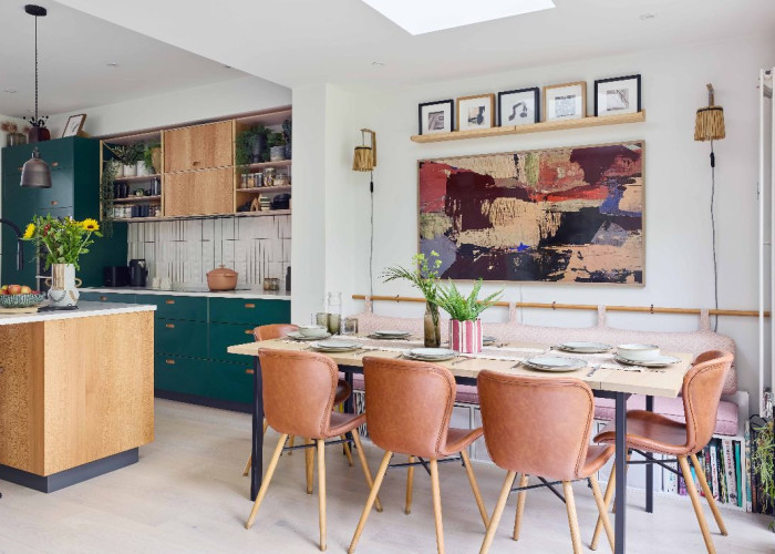 19. Kitchen With Table