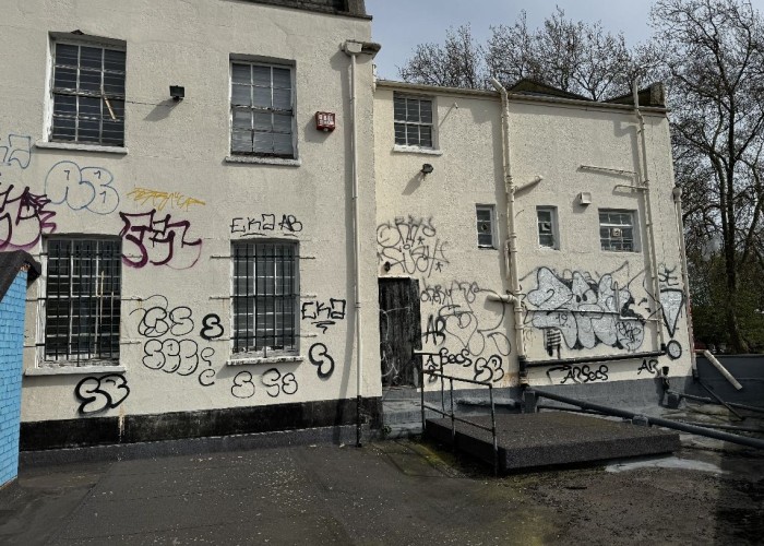 17. Rooftop, Graffiti