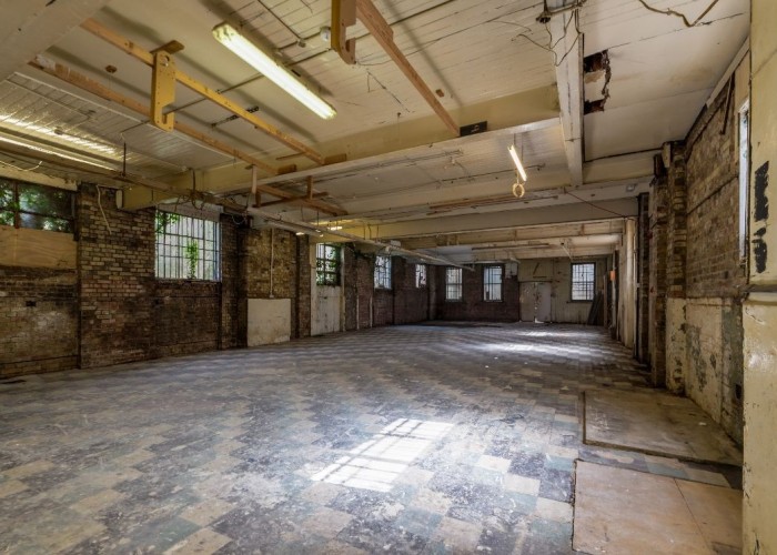 Large Derelict Warehouse In London For Filming