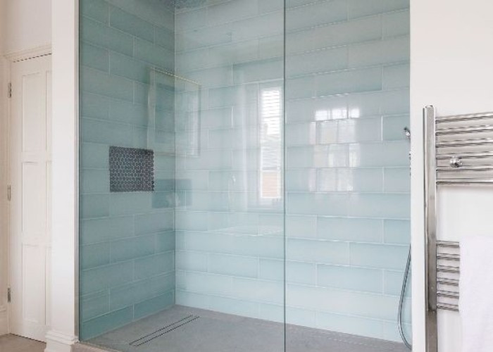 31. Bathroom (Shower and bath)