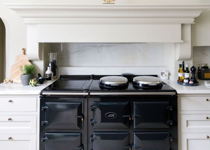 17. Kitchen (Gas Hob)