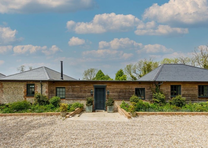 Stunning Single Storey Farm House For Filming