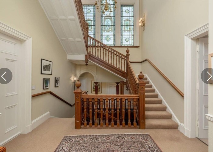 20. Landing, Staircase (Sweeping)