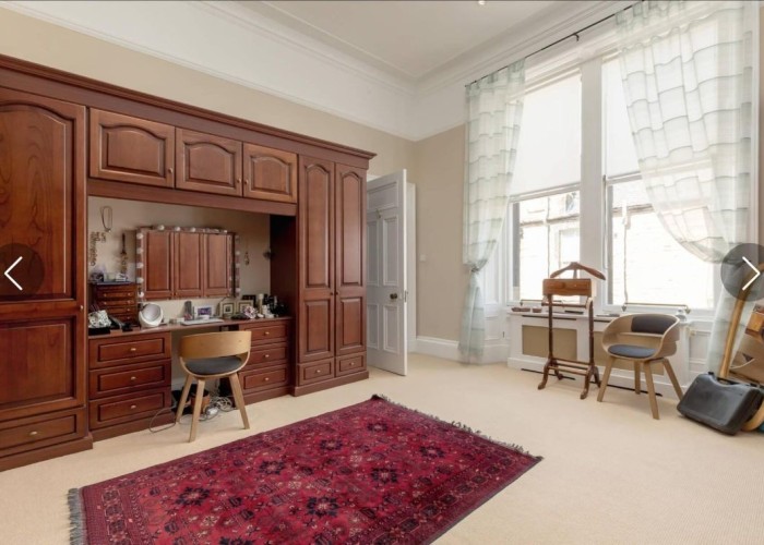 34. Dressing Room/Walk-in Wardrobe