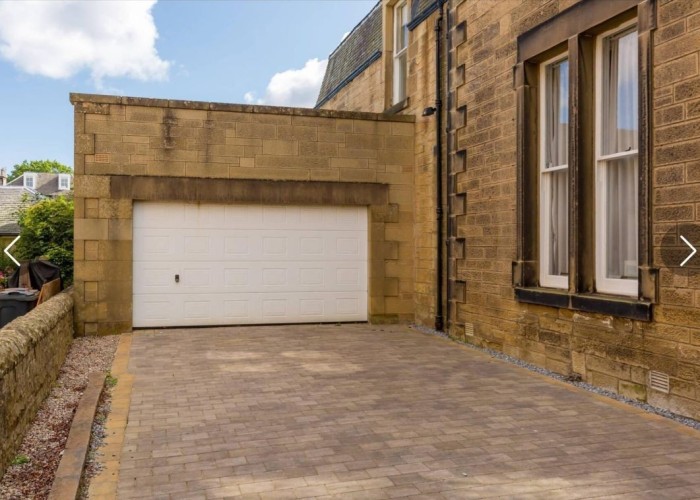 43. Garage