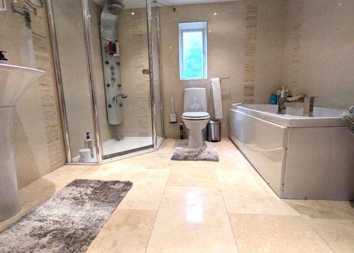 34. Bathroom (Shower and bath)