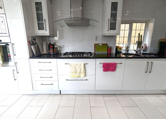 9. Kitchen (White units), Kitchen (Gas Hob)