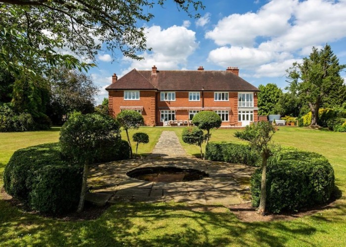 1. Manor House, Garden (Rear, Large), Coronavirus-Friendly