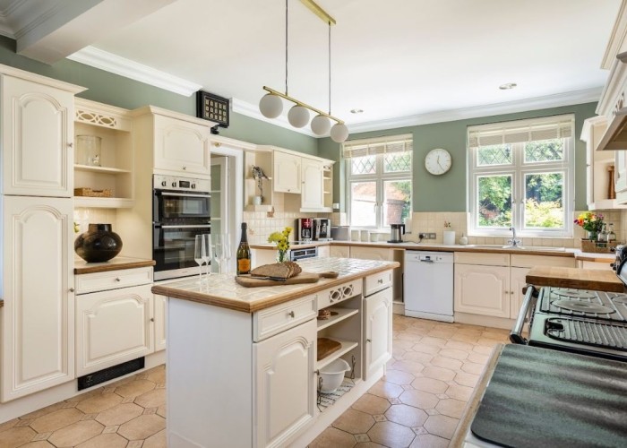 3. Kitchen (With Island), Kitchen (Modern), Kitchen (White units), Kitchen (Electric/Induction Hob)