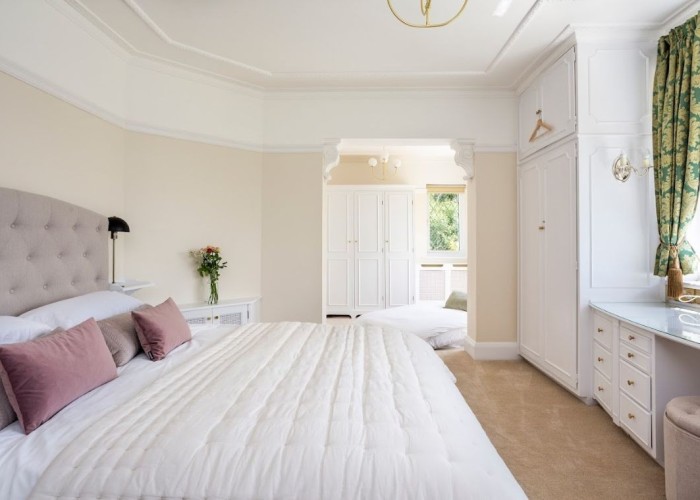 16. Bedroom (Master/En-Suite), Bedroom (Double)