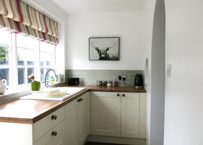 8. Kitchen (Cream or White units)