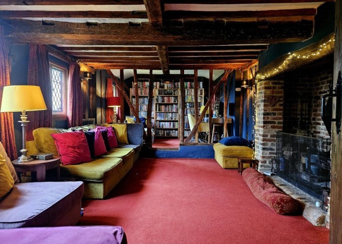 9. Livingroom, Fireplace