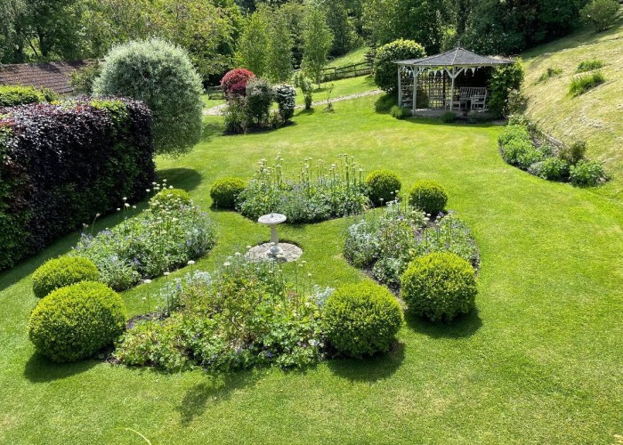 27. Garden (Rear, Large)