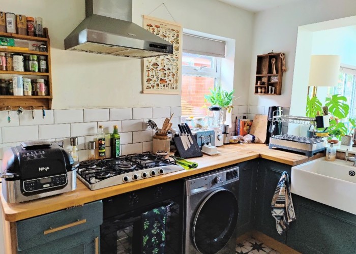 6. Kitchen (Coloured units), Kitchen (Gas Hob)