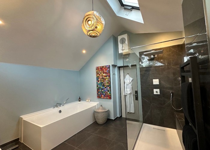 36. Bathroom (Shower and bath)
