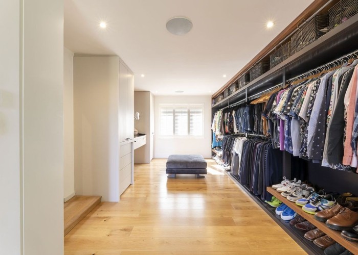 33. Dressing Room/Walk-in Wardrobe