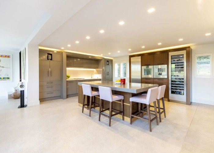 13. Kitchen (Gas Hob)