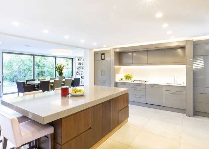 12. Kitchen With Table