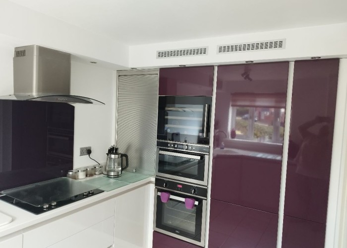 4. Kitchen (Coloured units), Kitchen (Electric/Induction Hob)