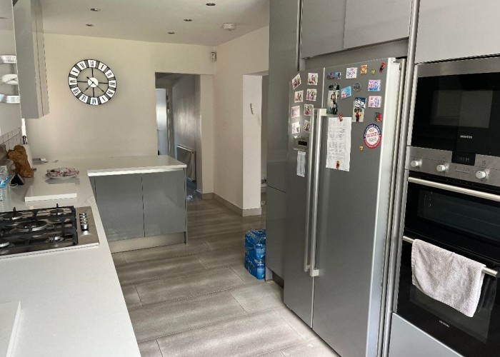 4. Kitchen (Gas Hob)