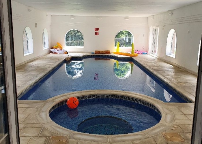 40. Swimming-pool, Hot Tub/Jacuzzi