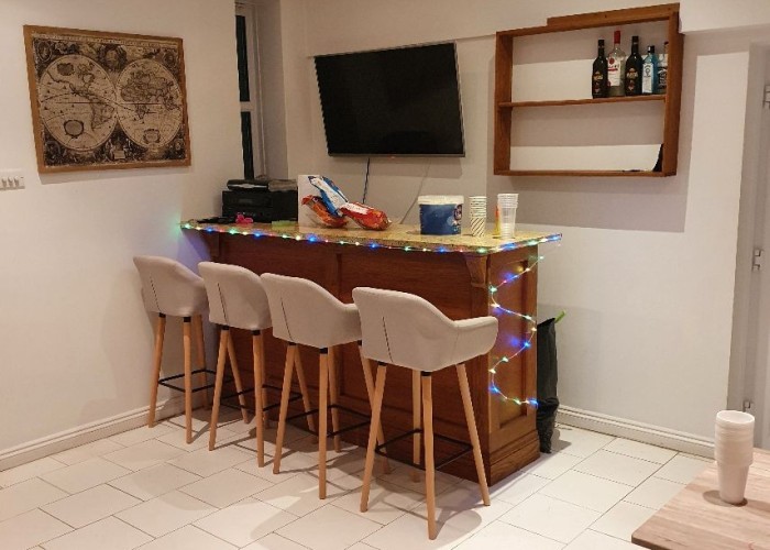 39. Bar (Home)