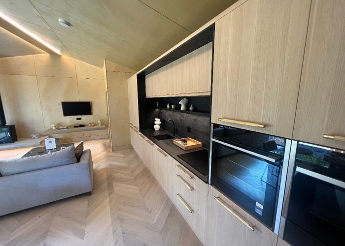 24. Kitchen (Cream or White units), Kitchen (Modern), Kitchen (2 Kitchens), Kitchen (Electric/Induction Hob)