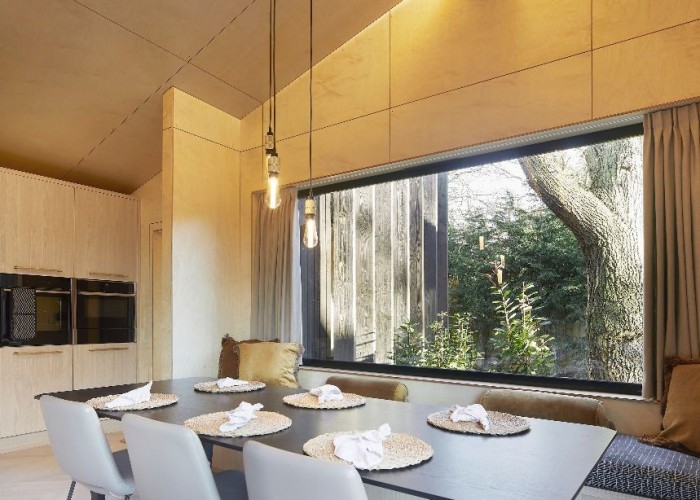 16. Kitchen With Table