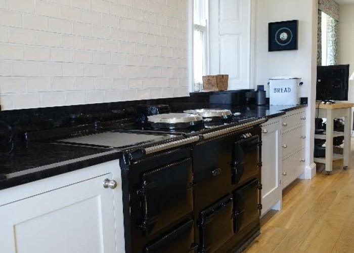 7. Kitchen (Gas Hob)