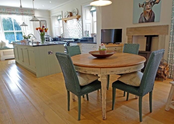 8. Kitchen With Table