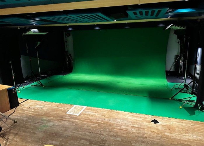 3. Studio Green Room, Coronavirus-Friendly