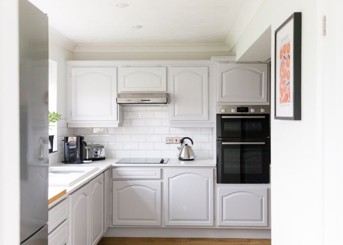 6. Kitchen (Modern), Kitchen (White units), Kitchen (Electric/Induction Hob)