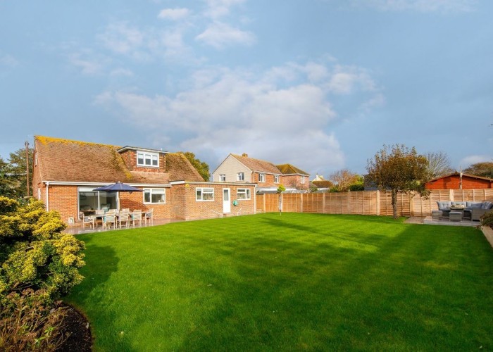 38. Garden (Rear, Large)
